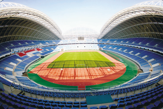 杨洋上城士八月刊封面,自然之息间感受植物力量